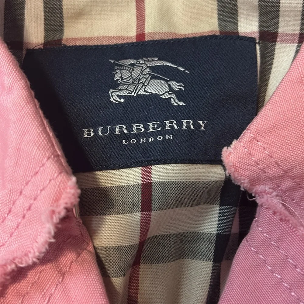 Ladies Burberry pink trenchcoat. Size 4. - Picture 4 of 7